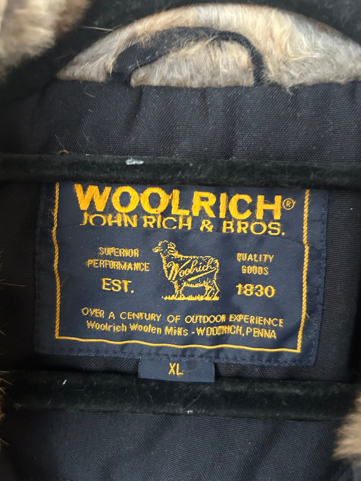 Woolrich Ladies Vintage Nylon Parka with Belt and Fur Trim Size XL