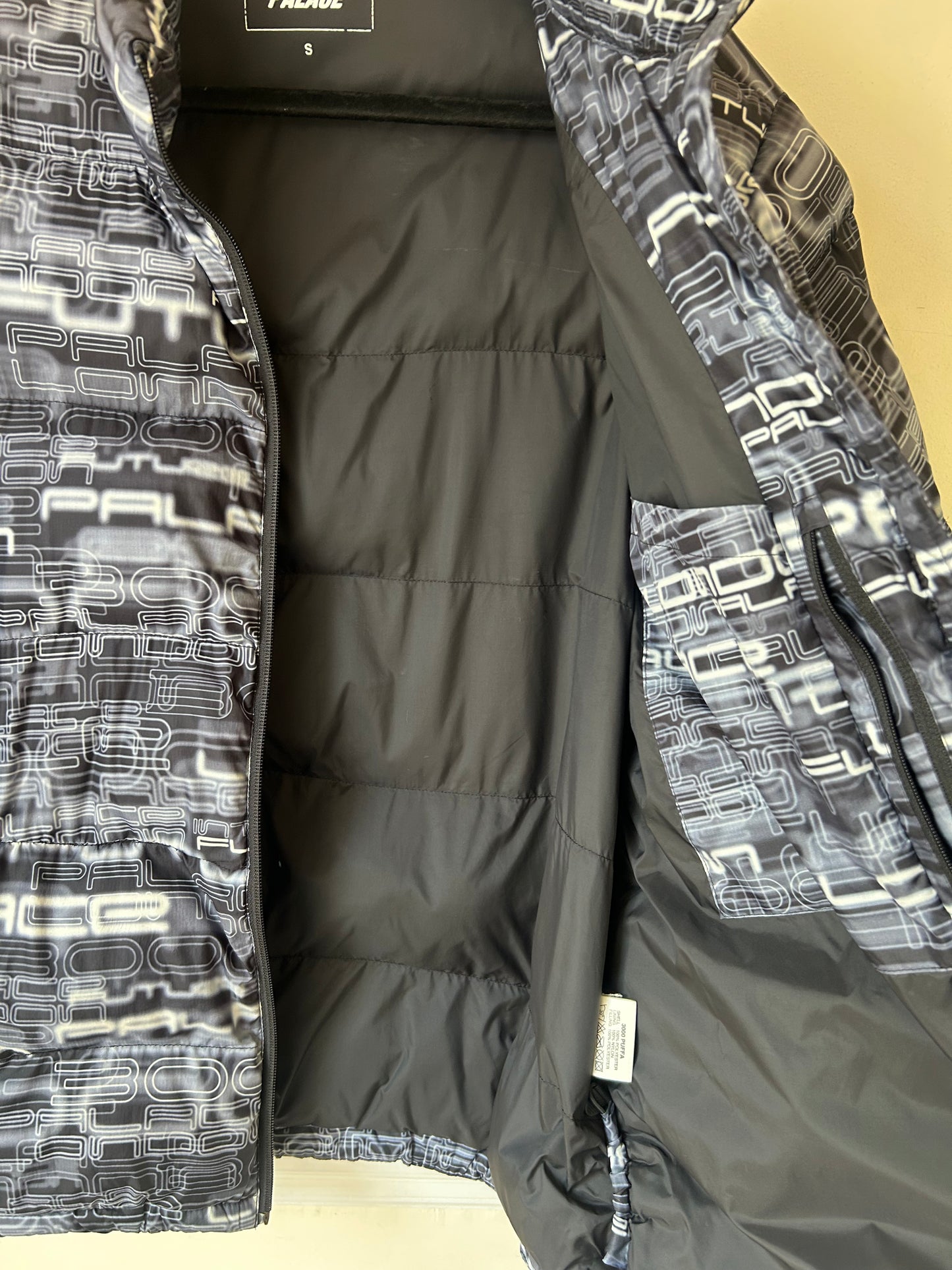 Palace 3000 Puffer Jacket 2019, Size S